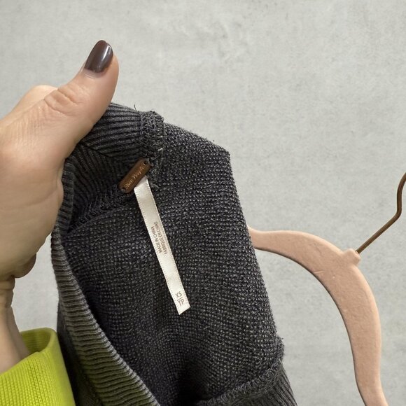 Free People Sweatshirt Womens XS Gray Cropped Deep V Back Boat Neck Pullover - Picture 6 of 10